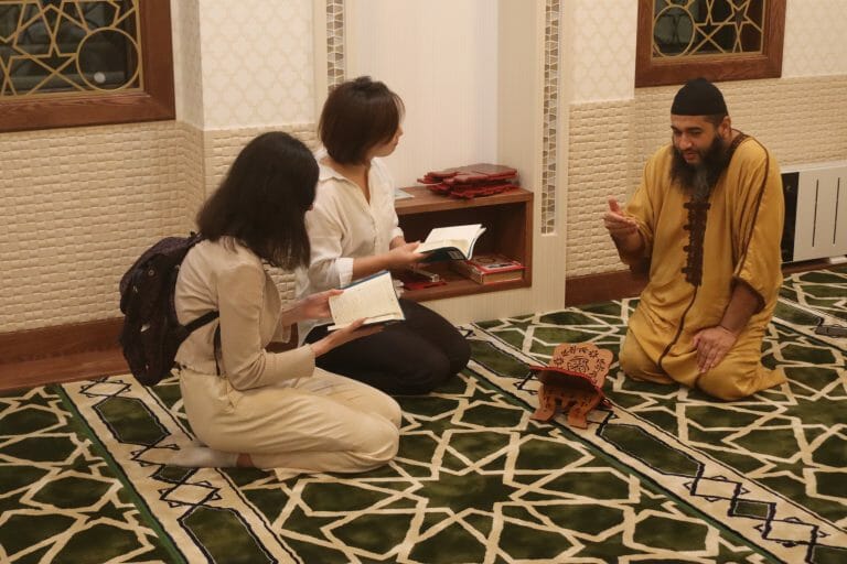 Can Waqf Property Used by Non-Muslim?