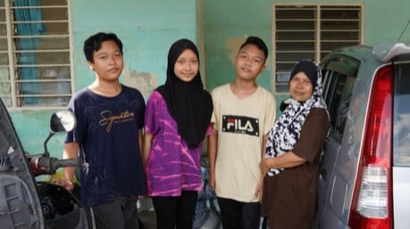 Ibu Tunggal Gigih Besarkan 3 Anak Kembar Selepas Terlibat Banjir