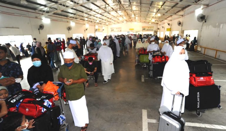 Para jemaah kekal suci di tanah suci di tanah suci pada hari raya Aidiladha