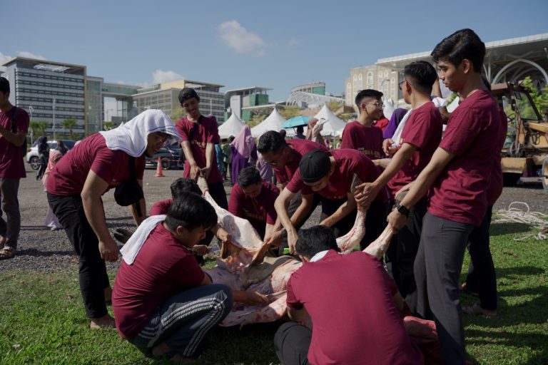 ‘Tumbangkan’ 1,163 Haiwan Korban, 400 Belia, Pempengaruh Selami Makna Pengorbanan